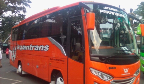 Bus Pariwisata Kwantrans Orange