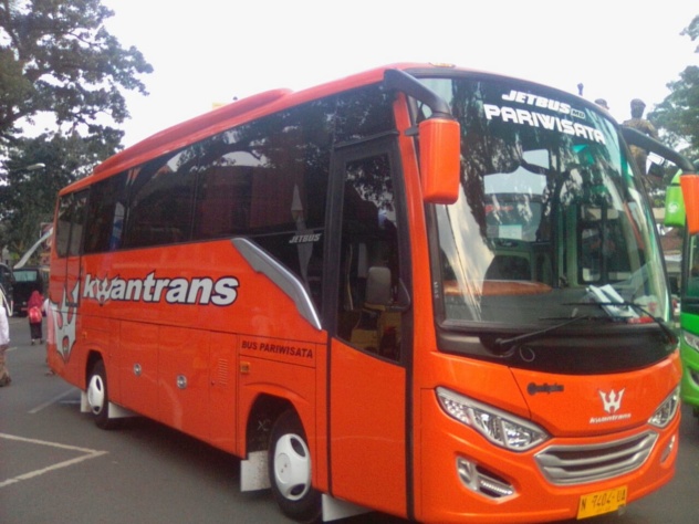Bus Pariwisata Kwantrans Orange