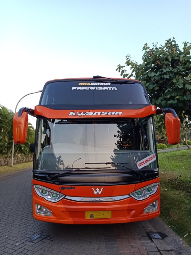 Bus Pariwisata di Malang